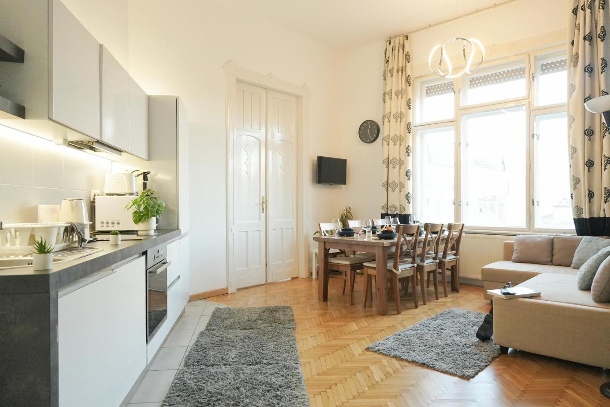 Homebase 3bedrs 2baths Jewish Quarter Apartment Budapest