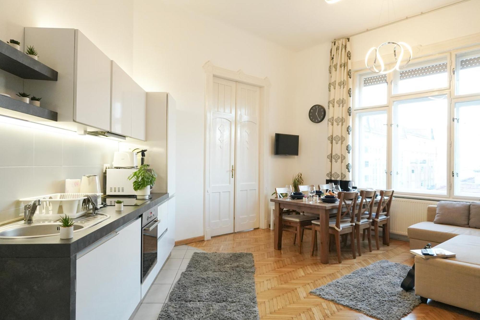 Apartment Homebase 3bedrs 2baths Jewish Quarter Budapest