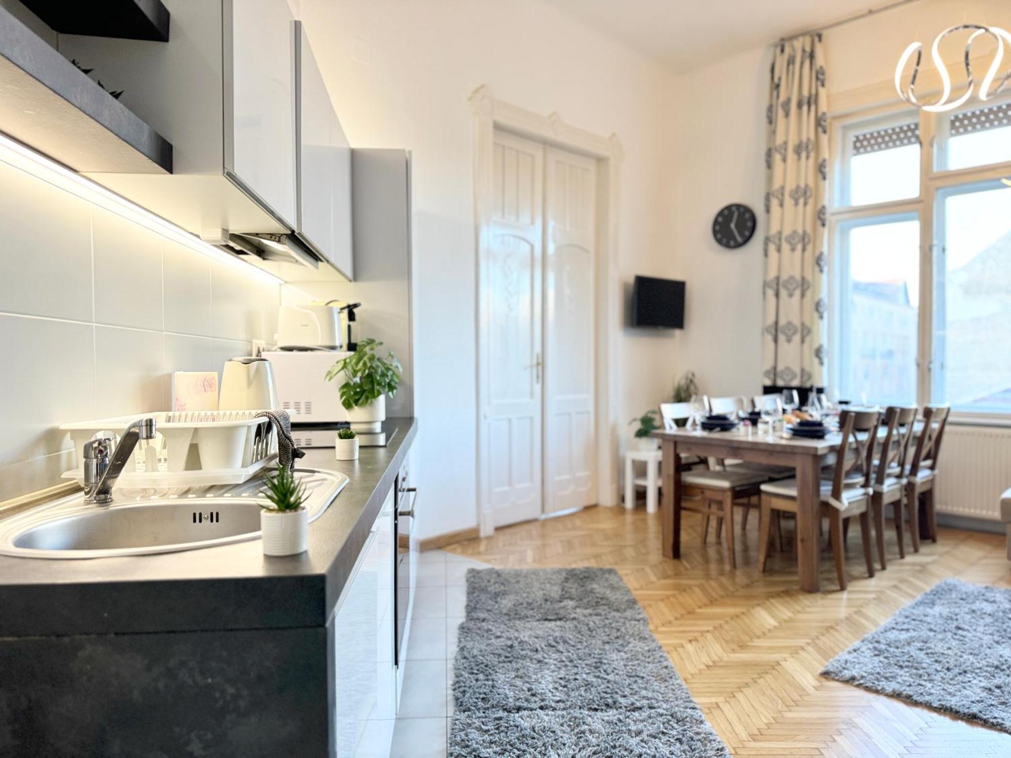 Apartment Homebase 3bedrs 2baths Jewish Quarter *