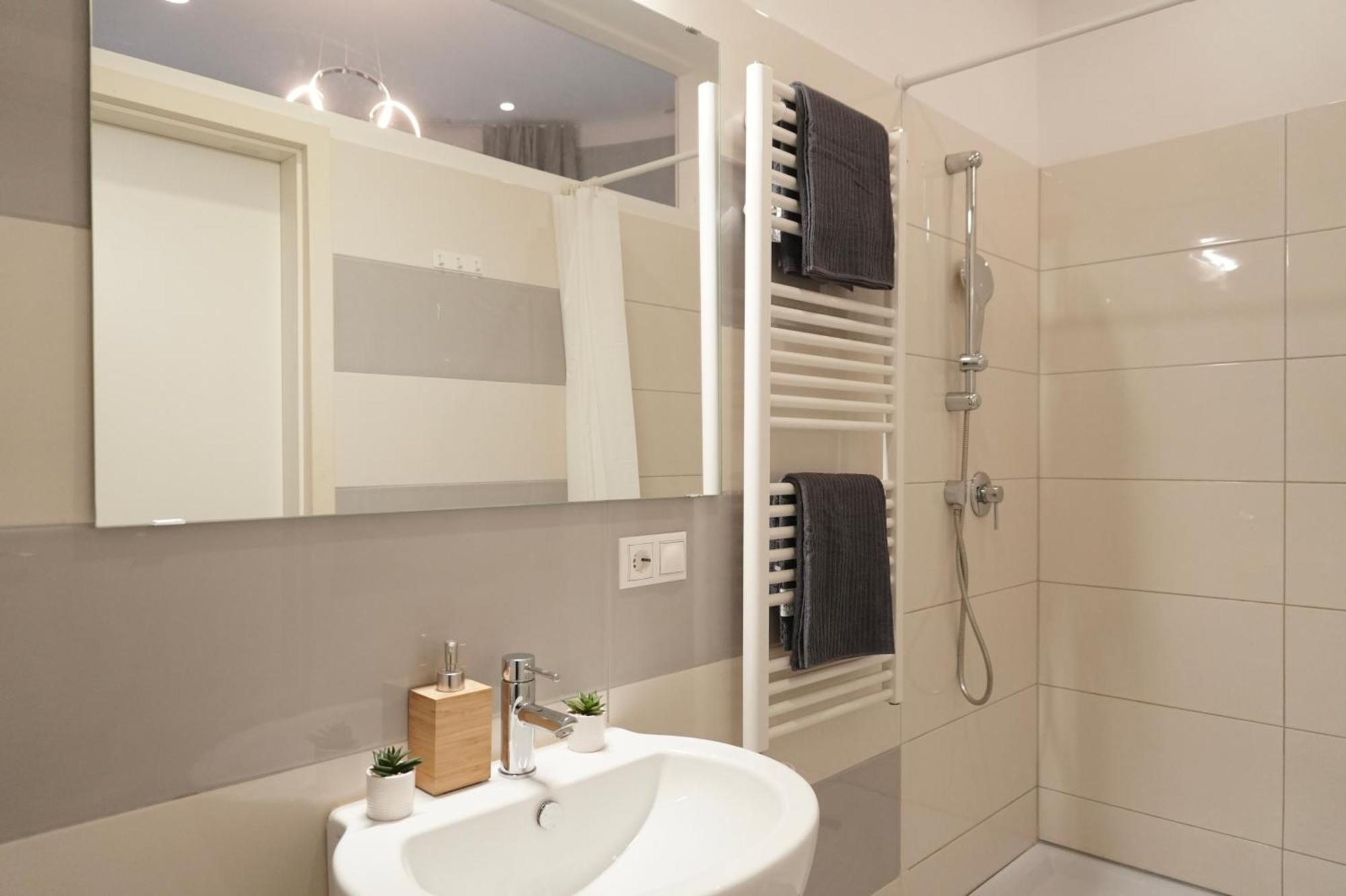 Homebase 3bedrs 2baths Jewish Quarter Apartment