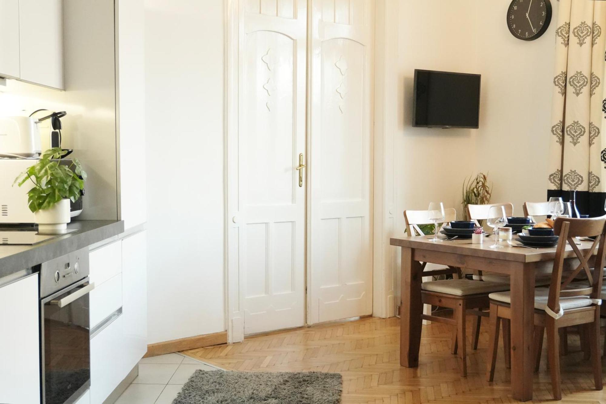 Homebase 3bedrs 2baths Jewish Quarter Apartment Budapest